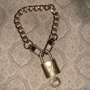 LV authentic lock and key. #(305)With unbranded chain..